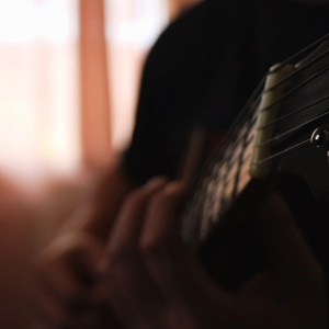 日本免费二区三区久久
