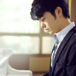 日本免费二区三区久久
